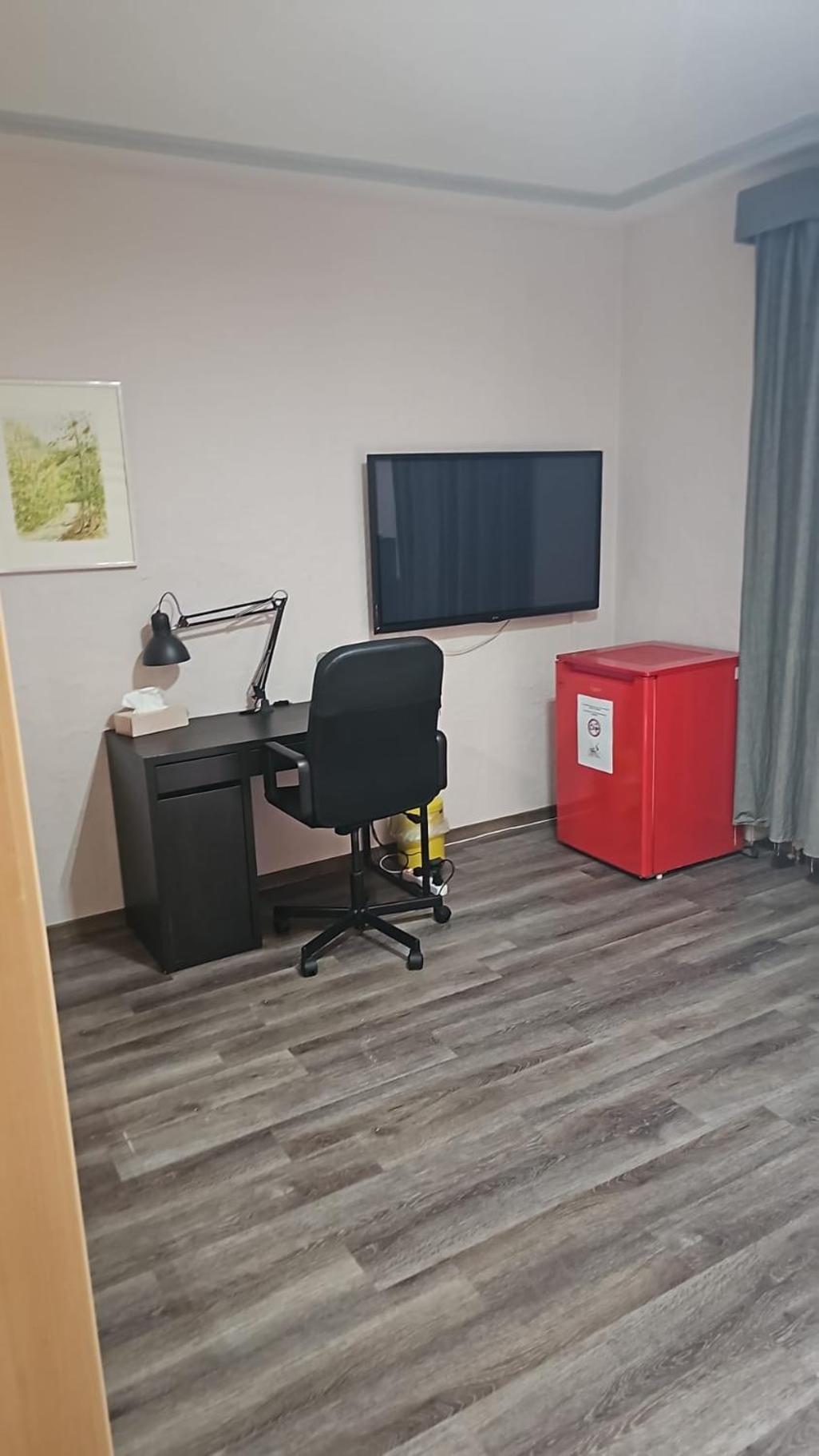 Preiswertes Zimmer Zum Uebernachten Цюрих Экстерьер фото
